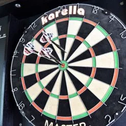 Karella® Dartscheibe Master Inkl. Steeldarts -Freizeitspiele Verkaufsgeschäft D2087 A03 ecommerce